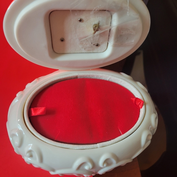 LENOX TRINKET MUSIC BOX - Picture 5 of 5